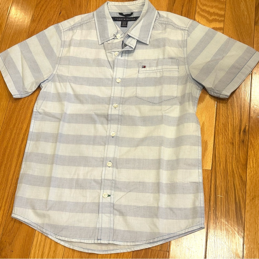 NWOT Tommy Hilfiger Boy’s  Blue Striped Shirt size:M